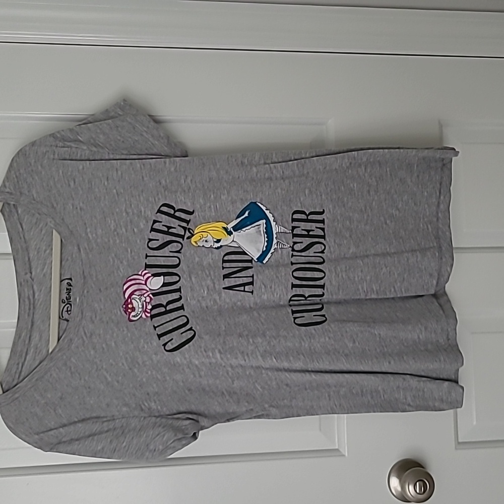 Disney Alice in Wonderland tee shirt. SIZE XXL.